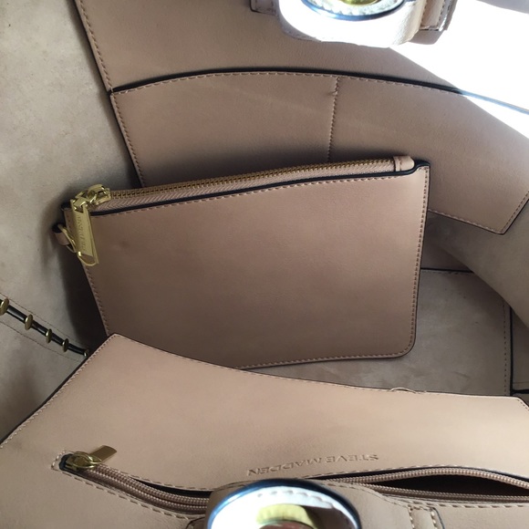 Steven Madden Beige Tote w gold spikes - Picture 5 of 5